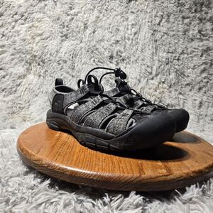 Keen Newport H2 Mens Size 9.5 Black/Gray Fisherman Sandal (Winter Discount)